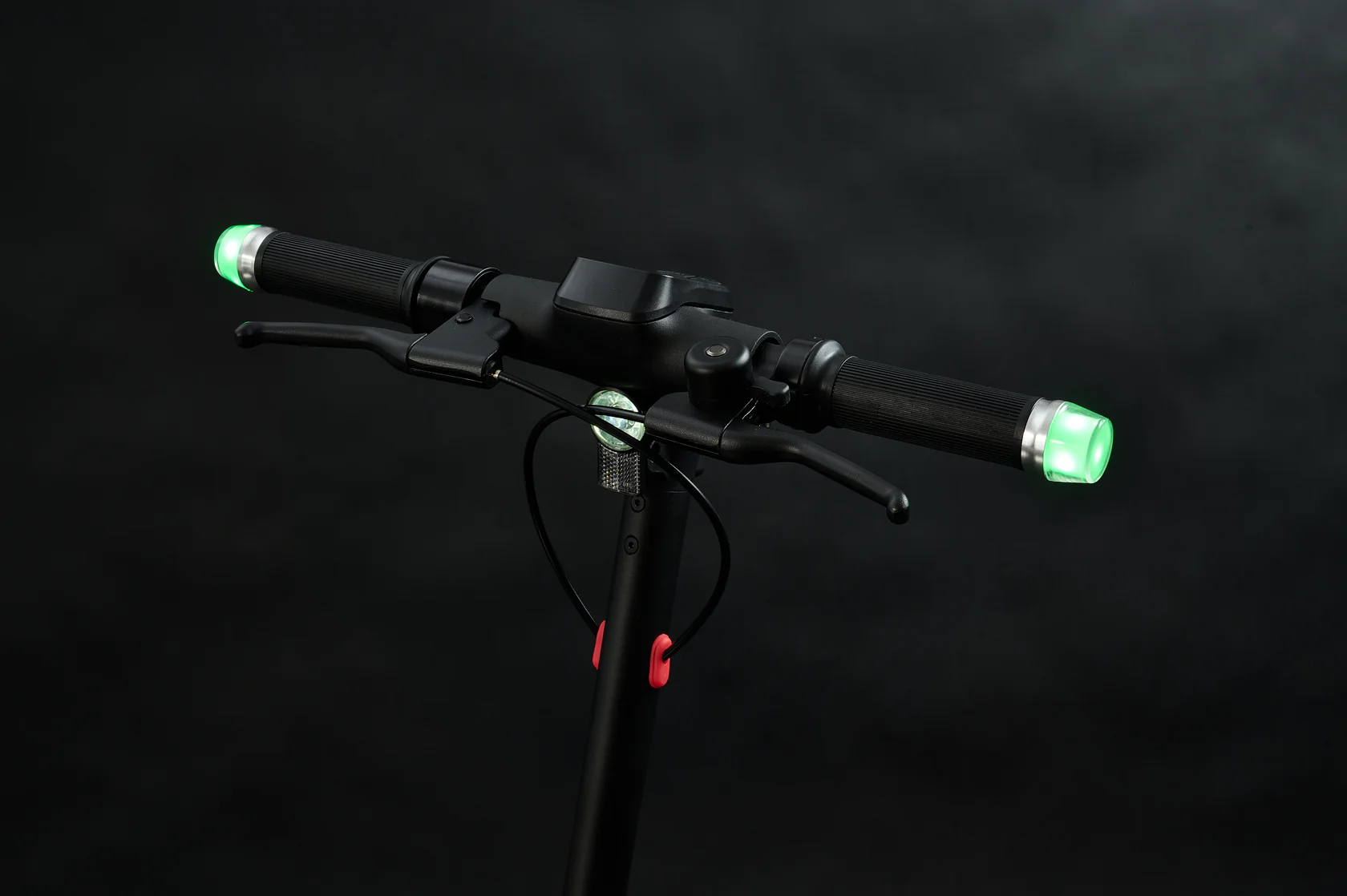 ライト付き電動キックスケーターのハンドル部分