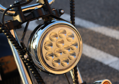 バイクの丸いヘッドライト