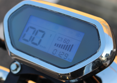 電動バイクのデジタルメーター