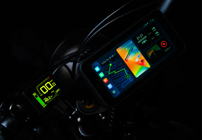 バイクの速度計とスマートフォン連携画面