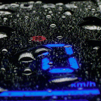 水滴が付いた車の速度計