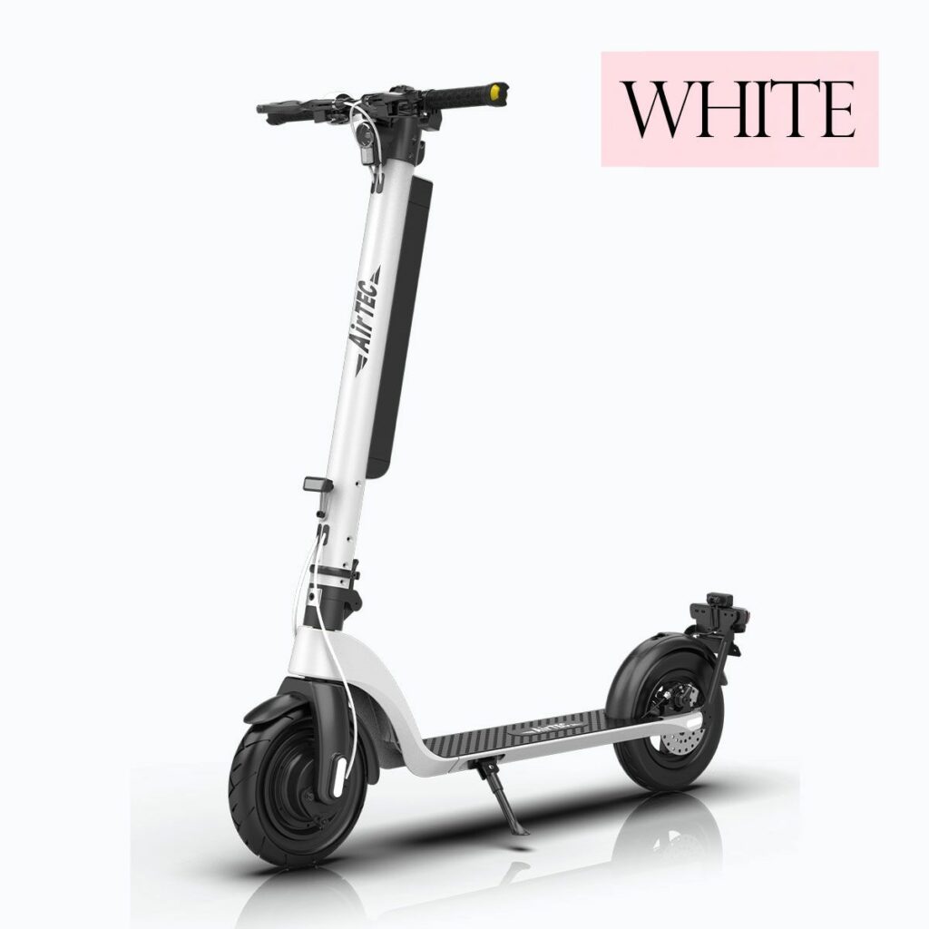 白い電動キックスクーター