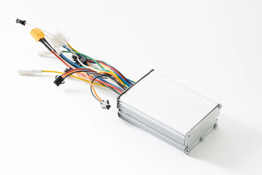 電気自動車用コントローラーとその配線