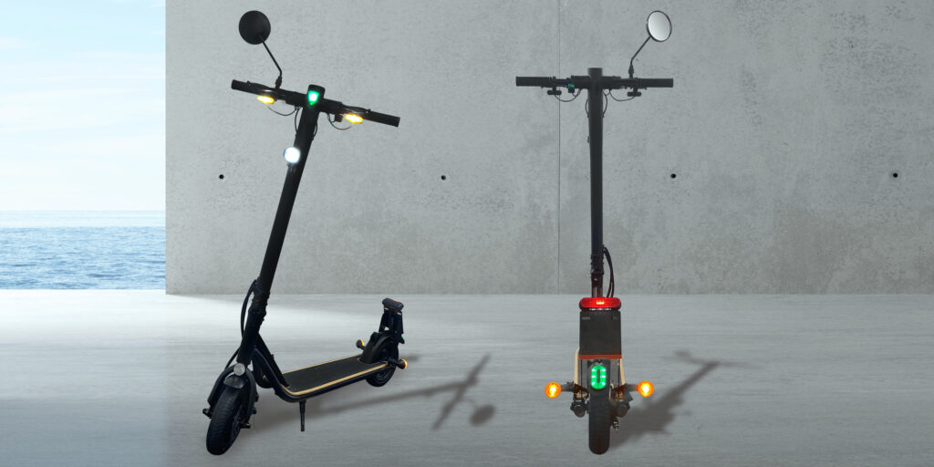 ライトが付いた2台の黒い電動キックスケーター